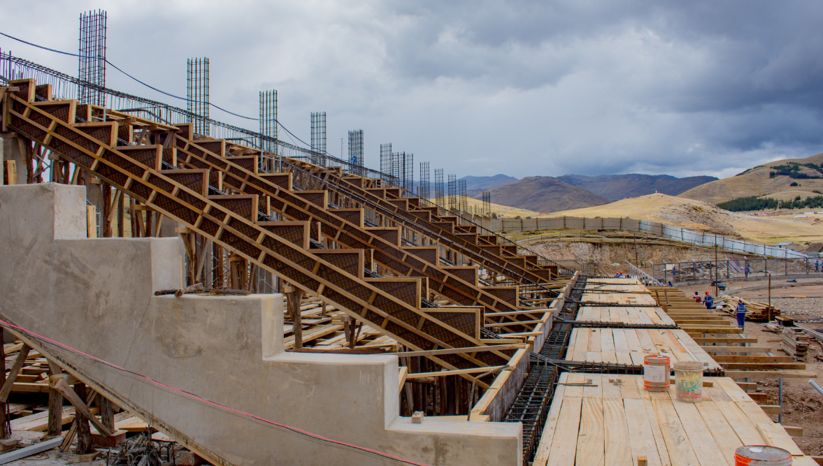 IMPULSAN EL DEPORTE EN CHALLHUAHUACHO CON LA CONSTRUCCIÓN DEL NUEVO ESTADIO DE TAMBULLA